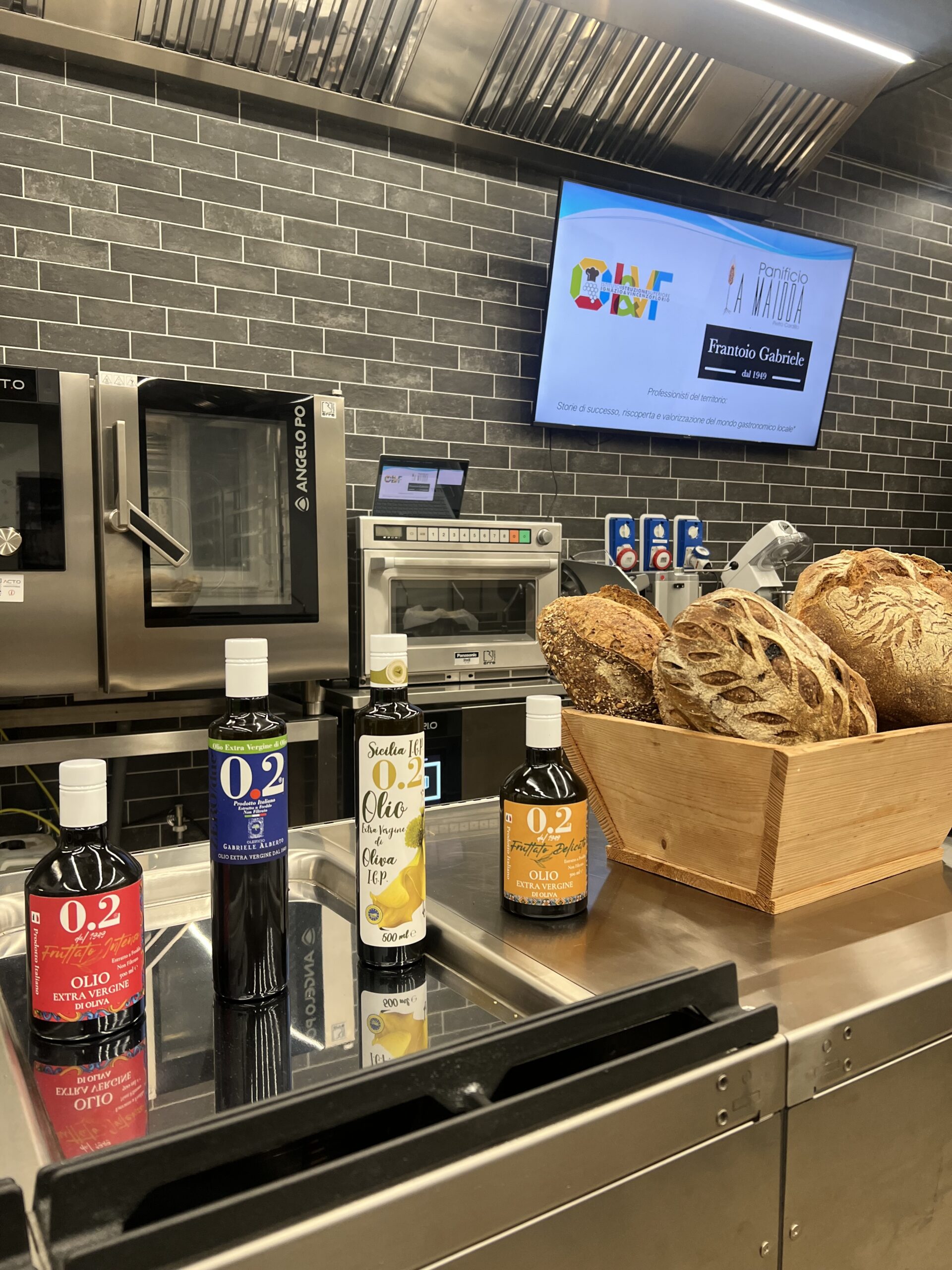 PRESSO L’ISTITUTO “I. e V. Florio” DI TRAPANI PER RACCONTARE IL NOSTRO OLIO ED IL SUO TERRITORIO